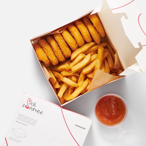 Изображение товара Наггетсы Самокат, из мяса цыпленка, с картофелем фри и кисло-сладким соусом, 435 г